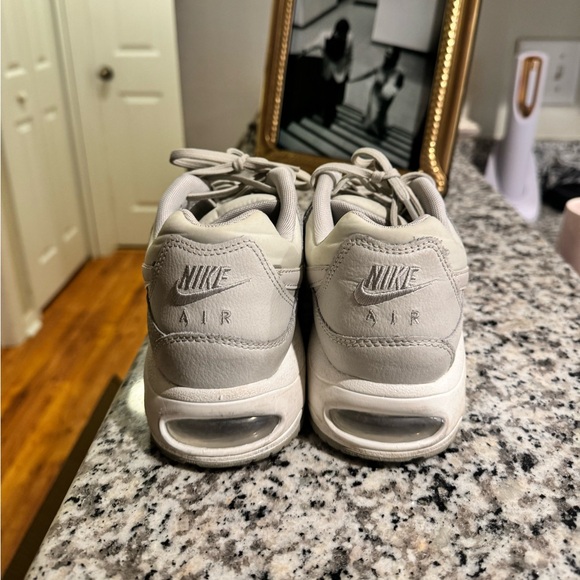 Nike Air Max - Picture 2 of 4